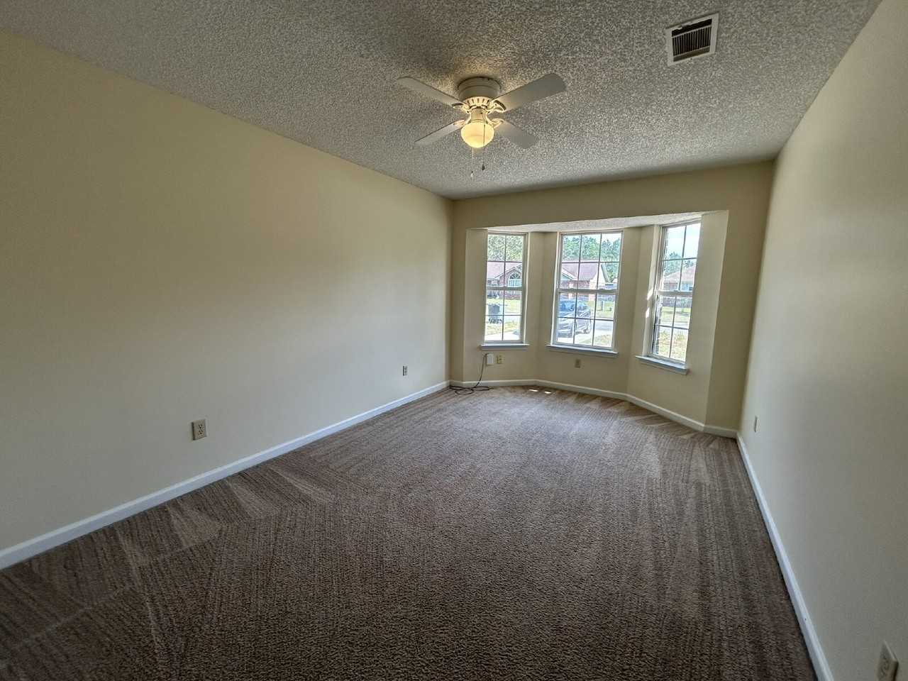 942 Poppleton Dr - Photo 5 of 11