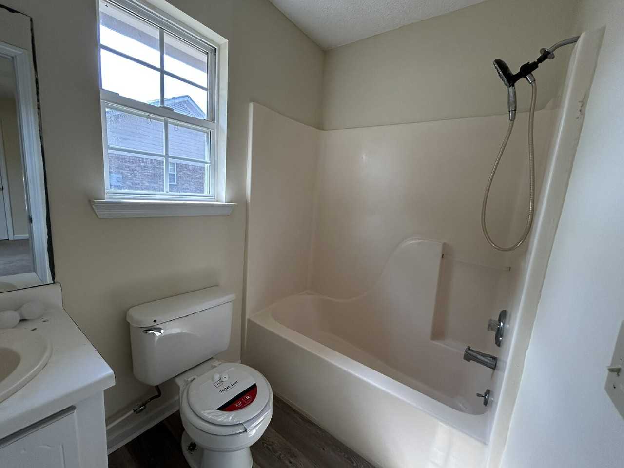 942 Poppleton Dr - Photo 7 of 11