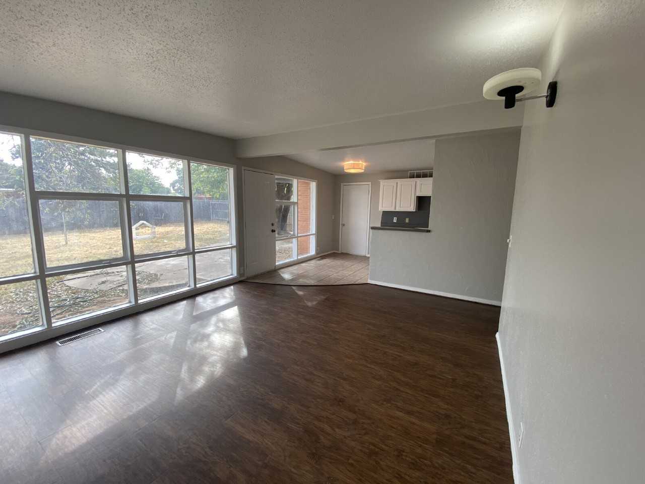 2517 47th St - Photo 3 of 12