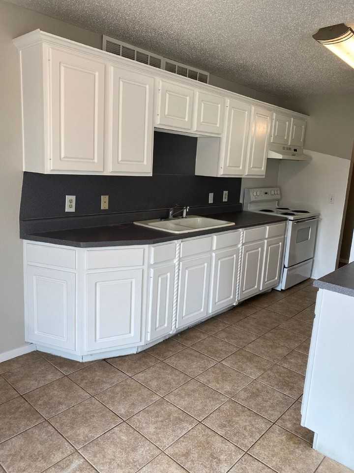 2517 47th St - Photo 4 of 12