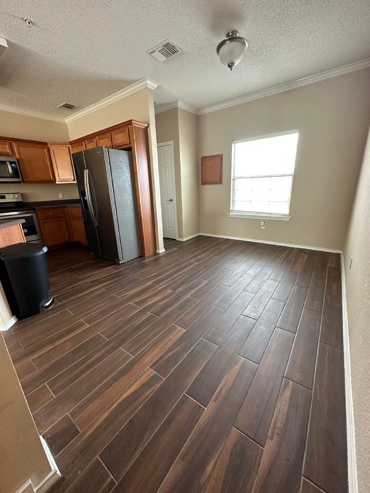 2108 Main St - Photo 2 of 16