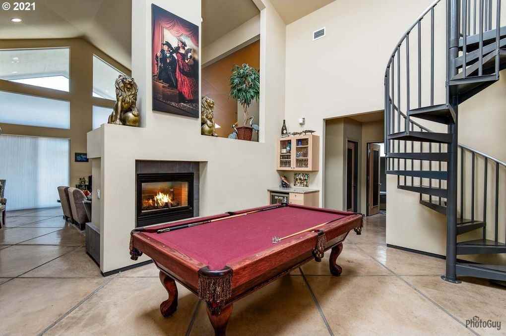 1055 Backlund Pl - Photo 2 of 23