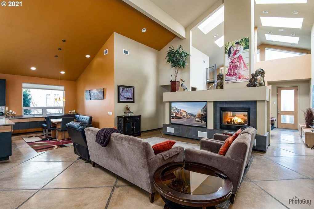 1055 Backlund Pl - Photo 3 of 23