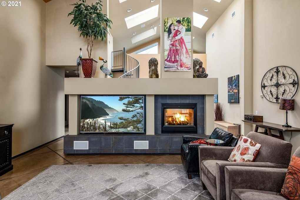 1055 Backlund Pl - Photo 4 of 23