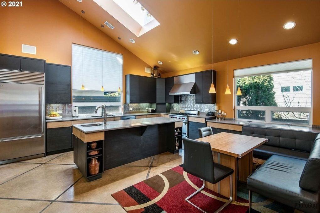 1055 Backlund Pl - Photo 7 of 23