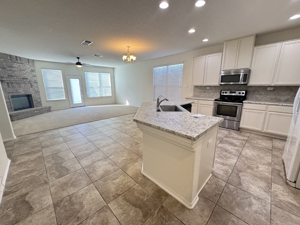 128 Landmark Park - Photo 2 of 19