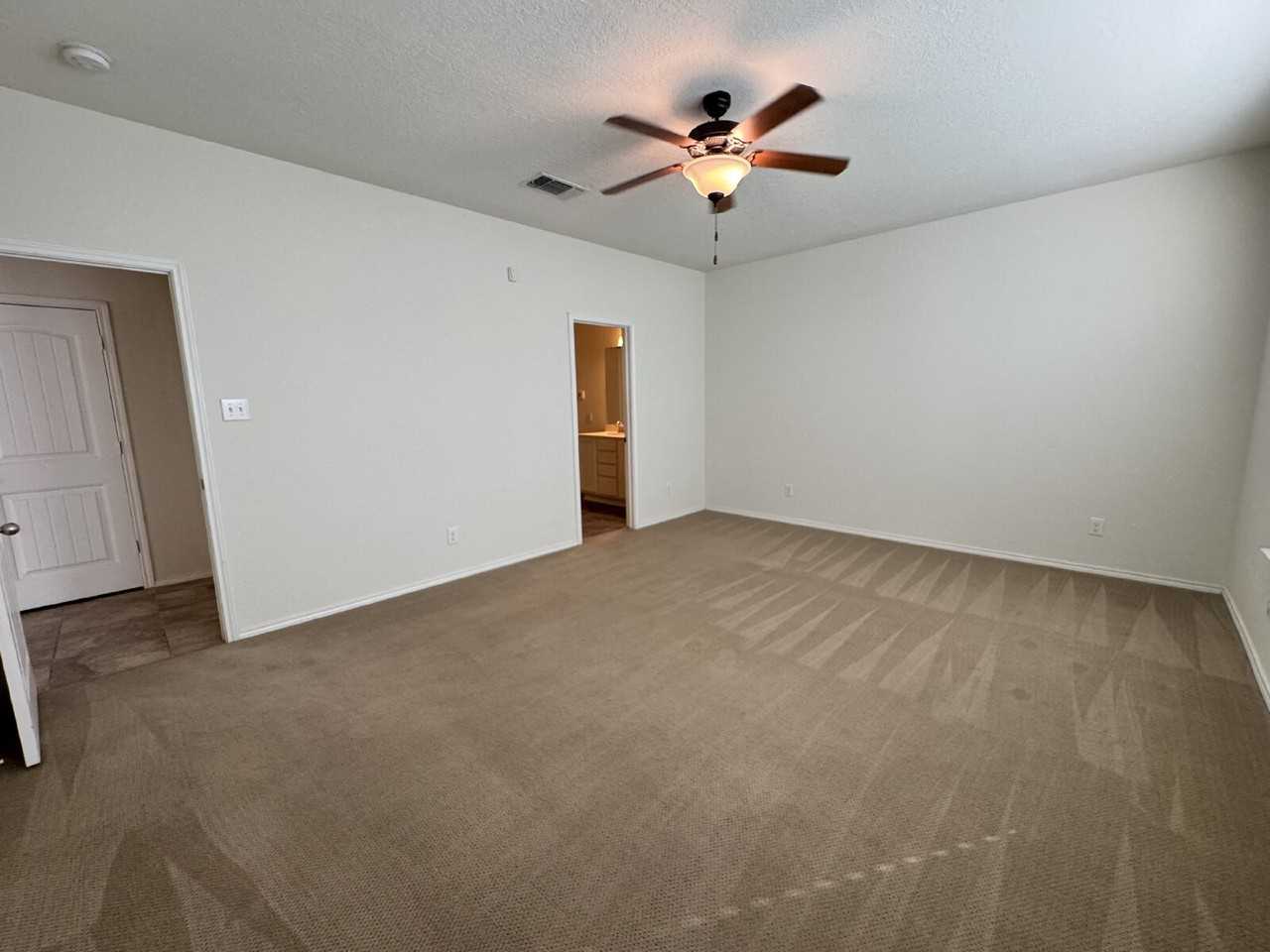 128 Landmark Park - Photo 5 of 19