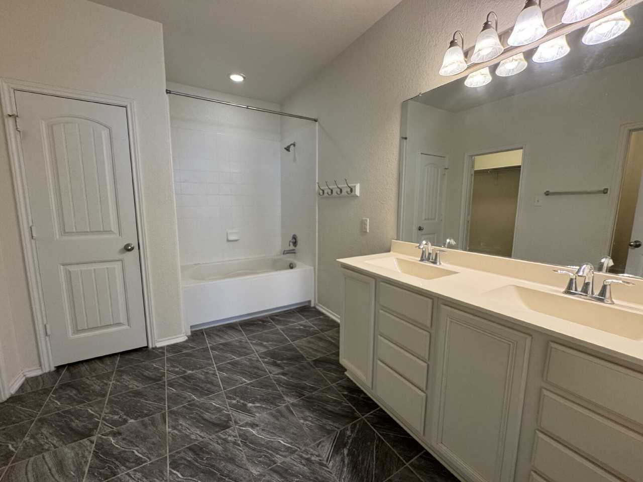 128 Landmark Park - Photo 6 of 19