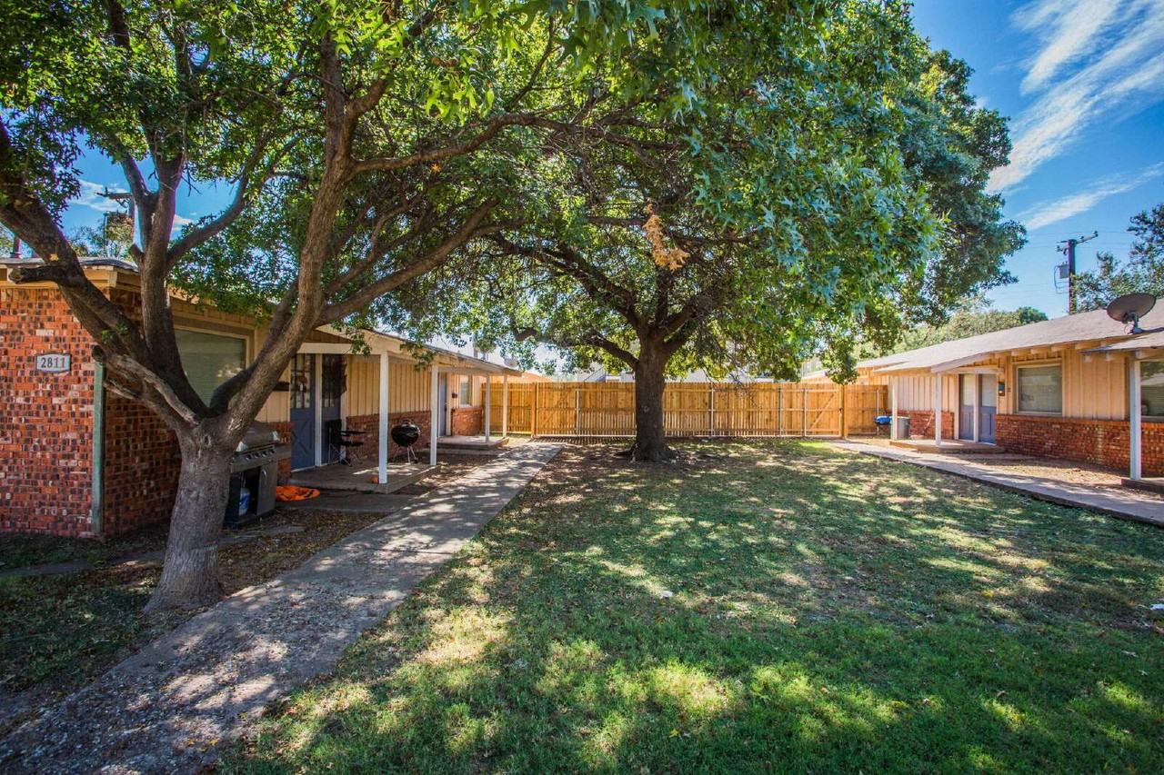 2815 43rd St #11 - Photo 2 of 32