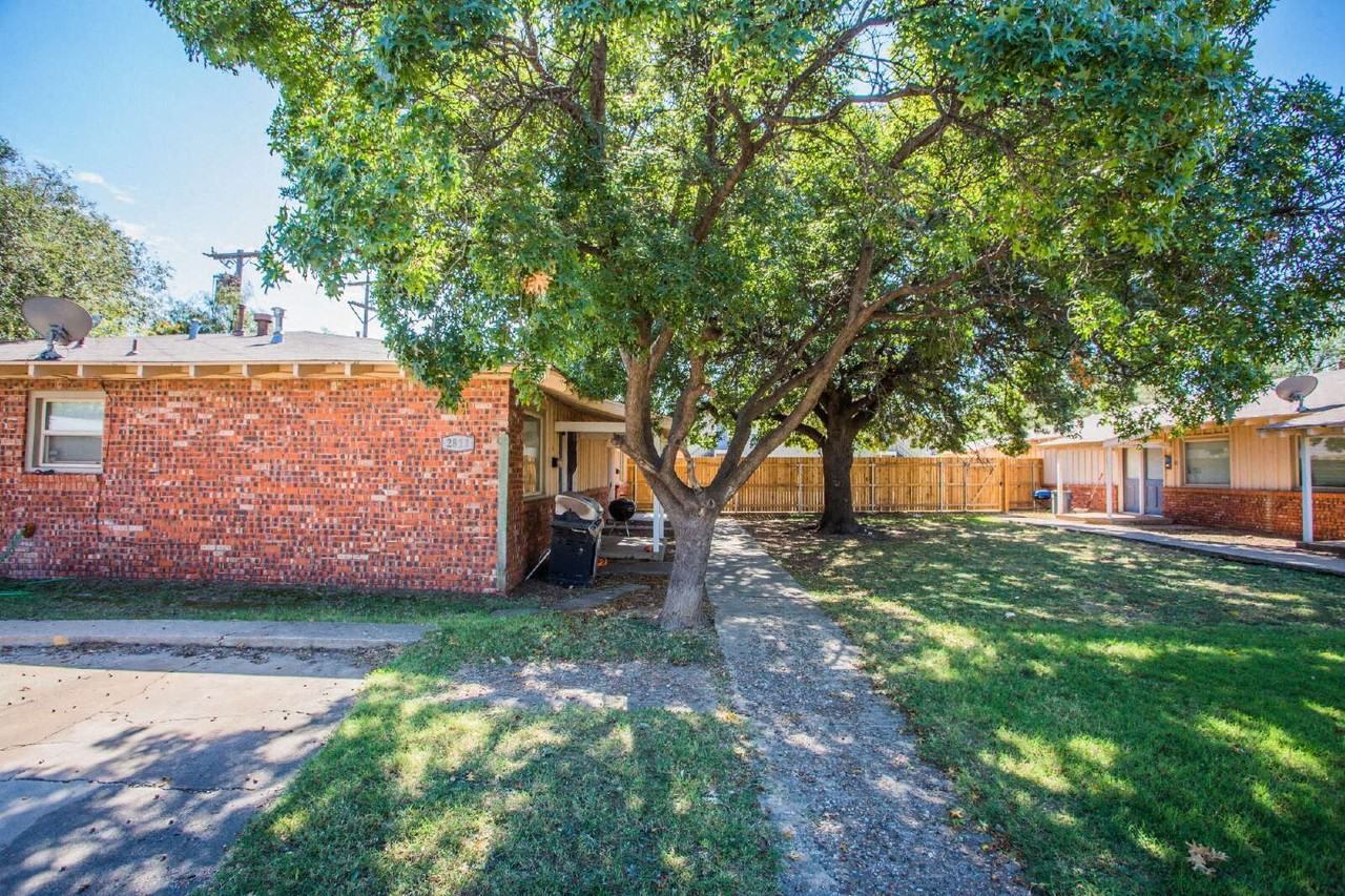 2815 43rd St #11 - Photo 4 of 32