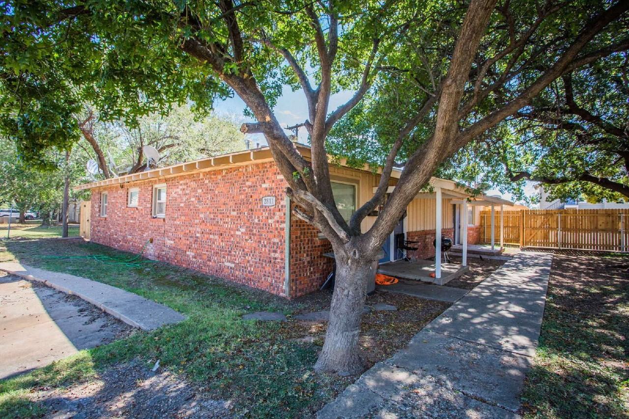 2815 43rd St #11 - Photo 5 of 32