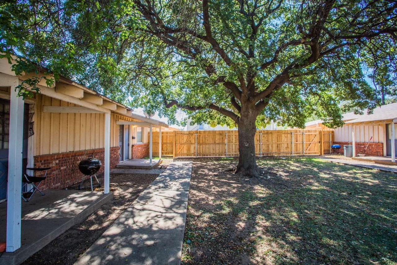 2815 43rd St #11 - Photo 6 of 32