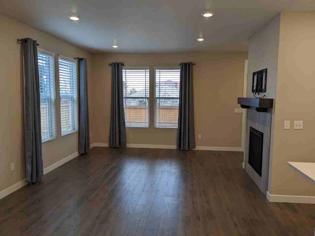 217 W Jamison Ct - Photo 3 of 27