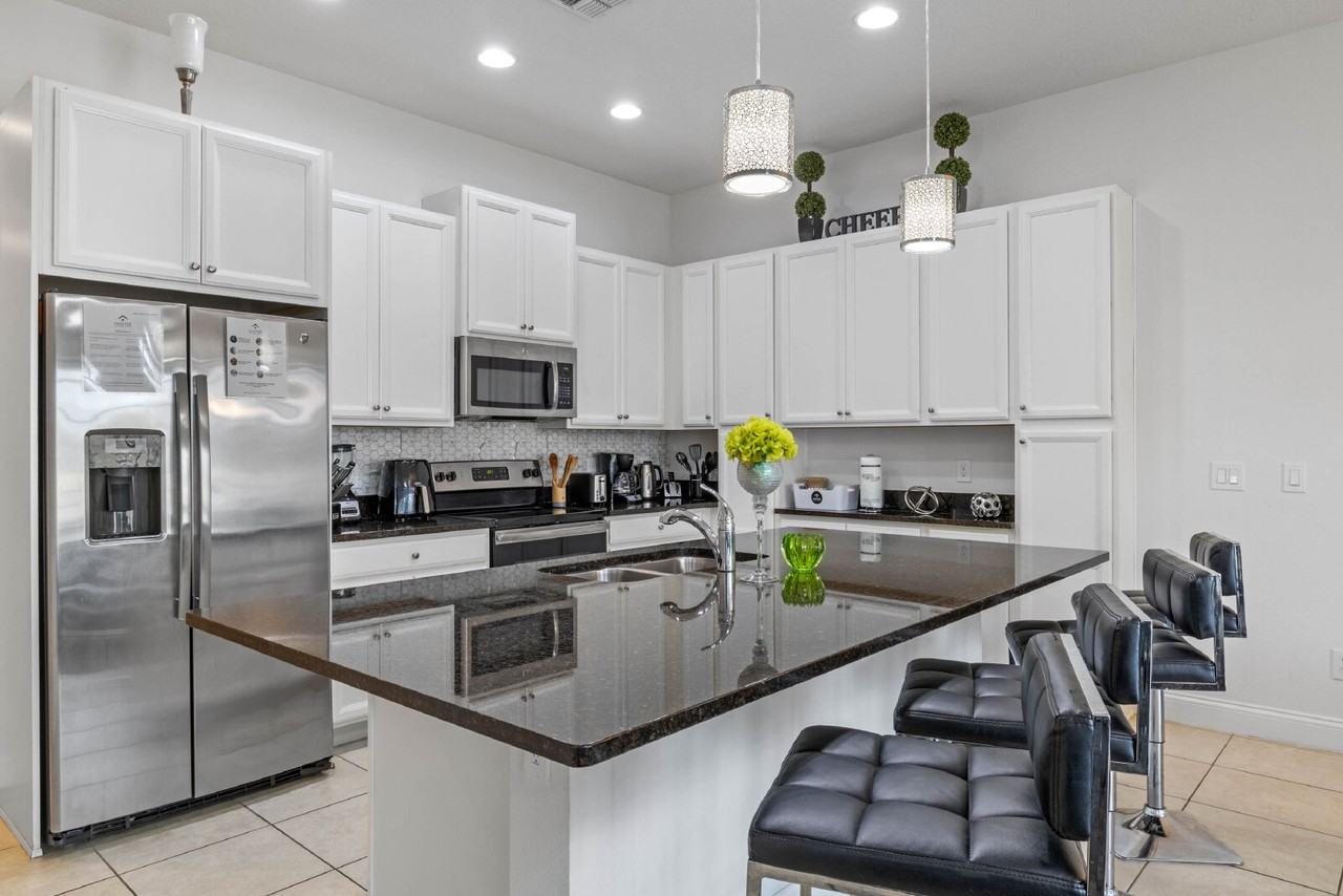 290 Captiva Dr - Photo 3 of 32