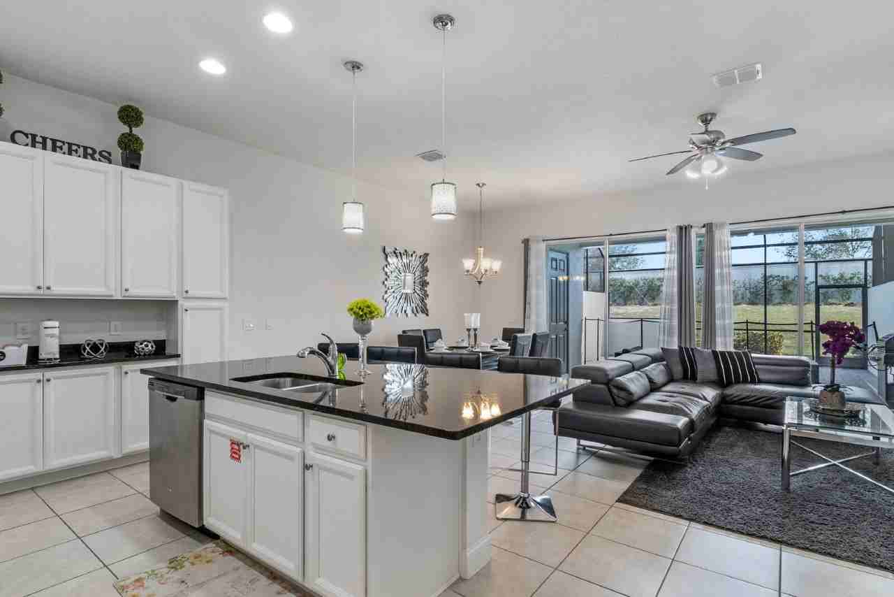 290 Captiva Dr - Photo 4 of 32