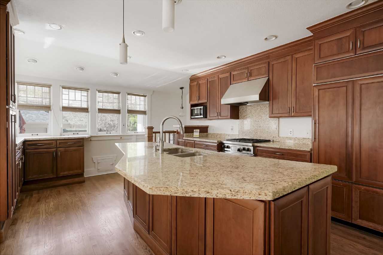 771 Steele St - Photo 7 of 36