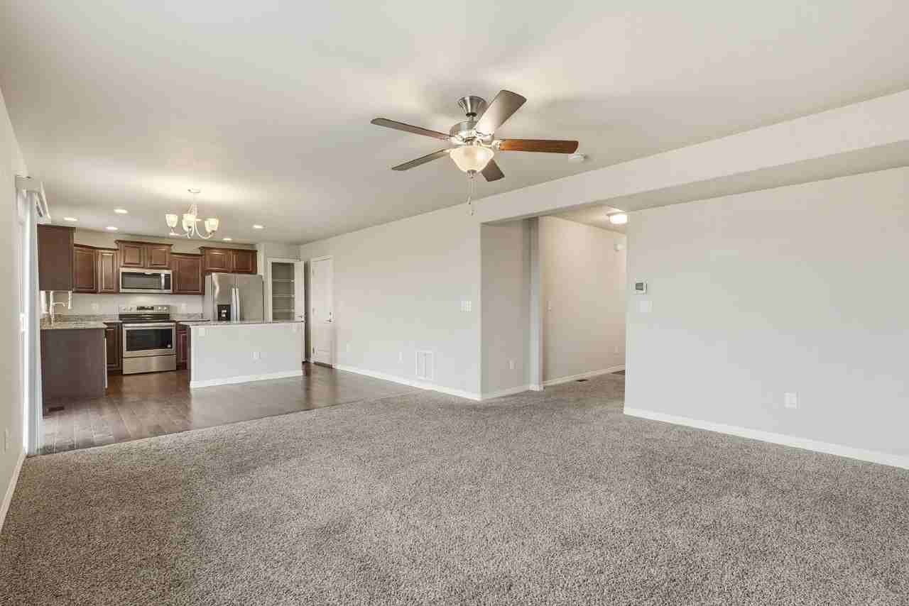 6110 Meadowbank Ln - Photo 5 of 36