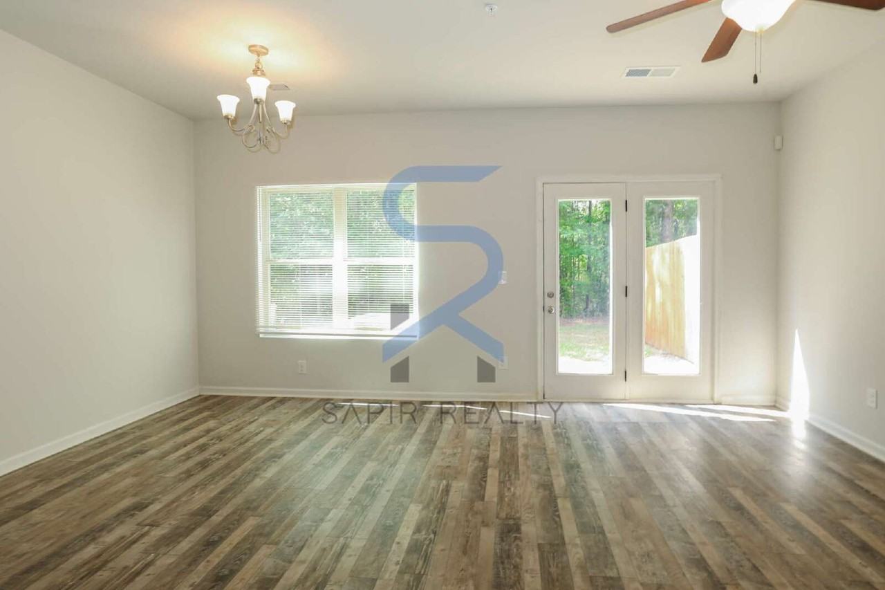 1545 Iris Walk - Photo 2 of 19