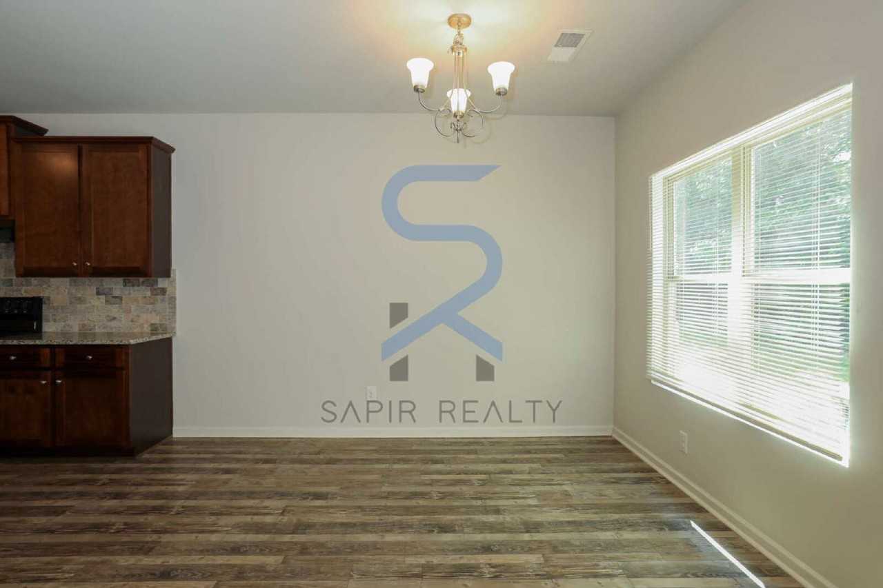1545 Iris Walk - Photo 4 of 19