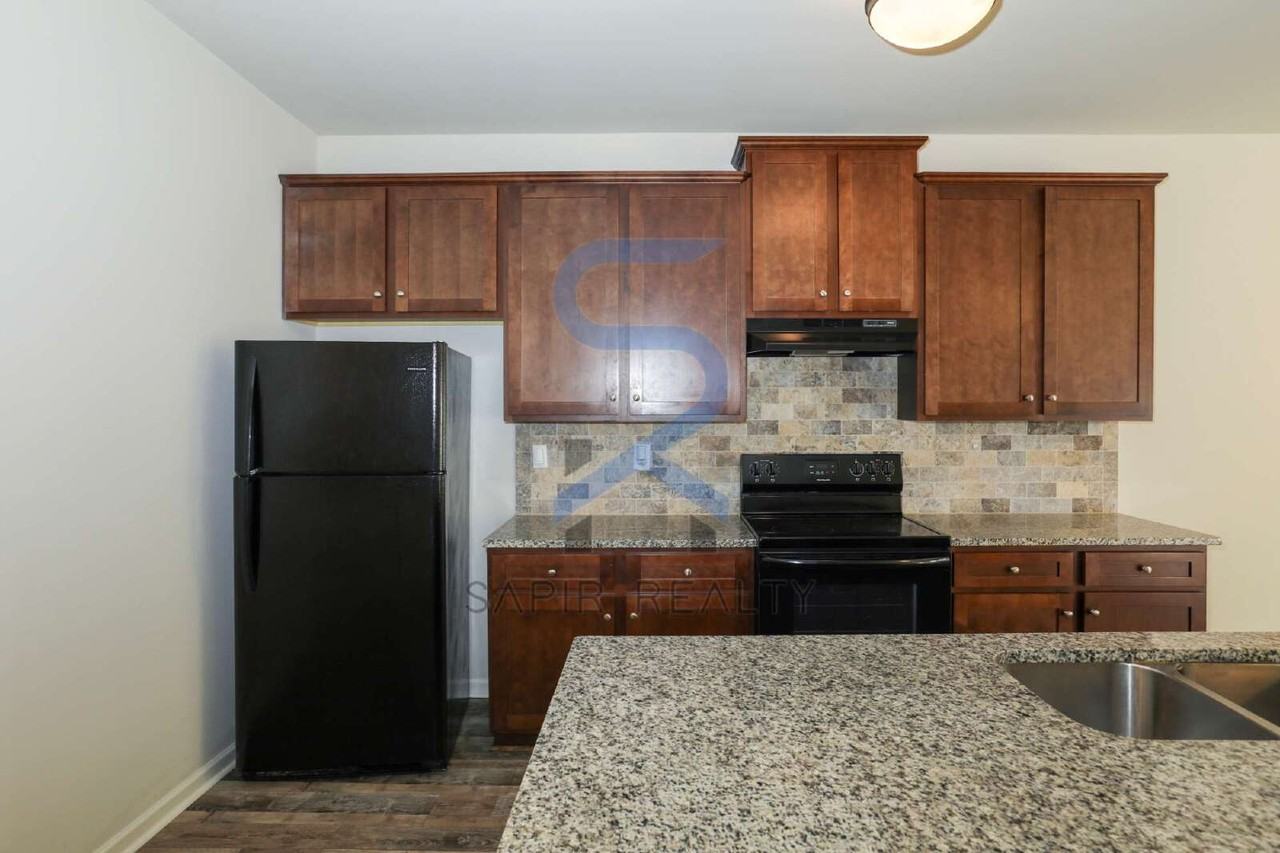 1545 Iris Walk - Photo 5 of 19