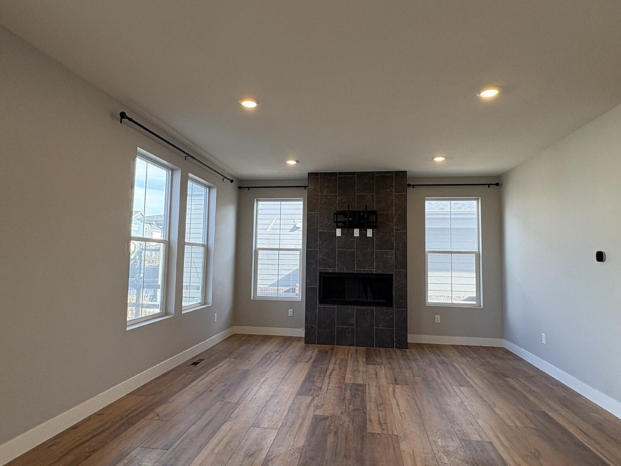 12745 Park Creek Way - Photo 7 of 26