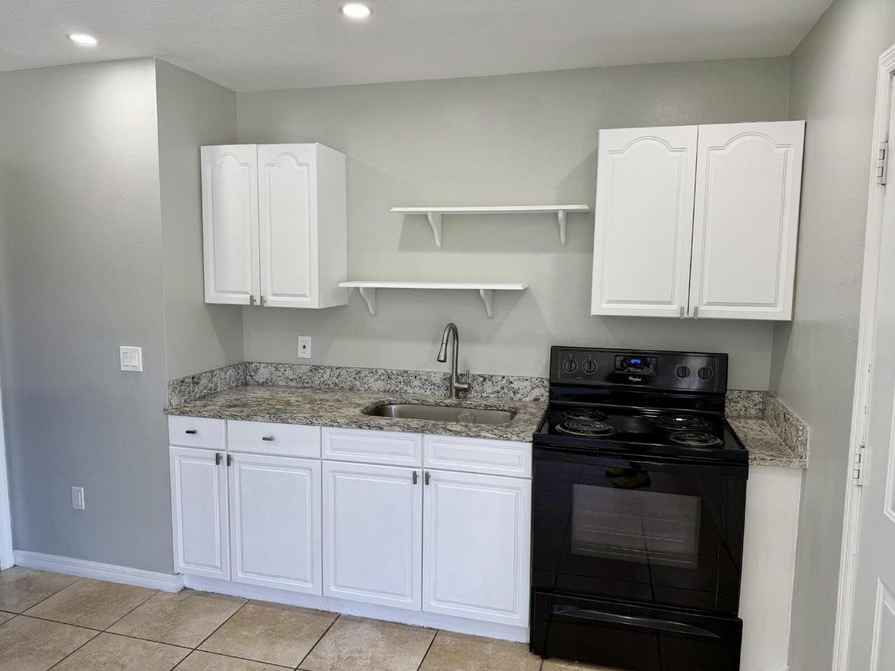 115 Australian Way #B - Photo 2 of 10