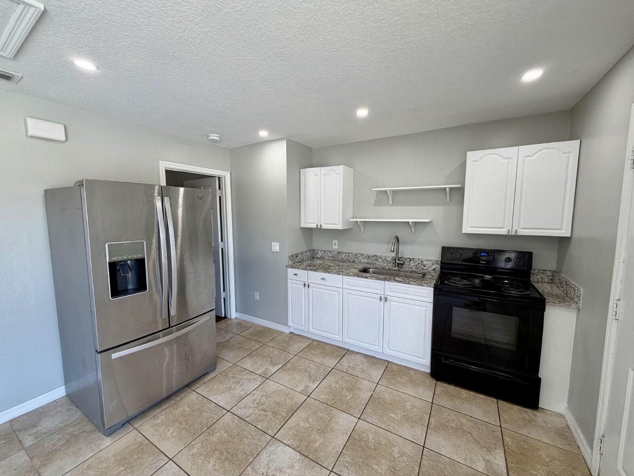 115 Australian Way #B - Photo 3 of 10