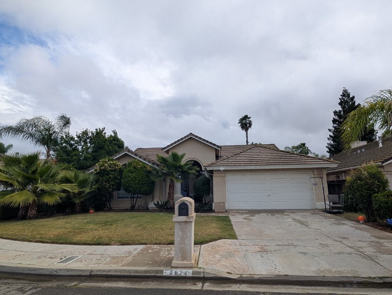 7674 N Barcus Ave - Photo 2 of 2