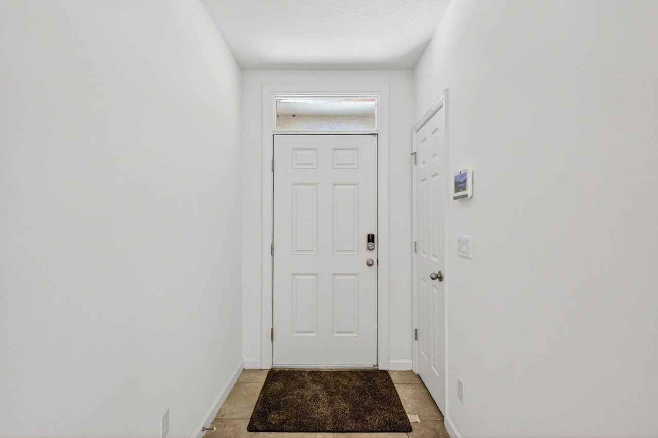 393 Sw Tarra Ave - Photo 4 of 44