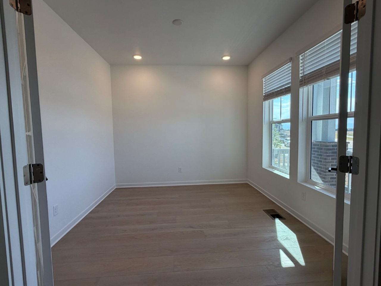 21470 E 58th Ave - Photo 2 of 25