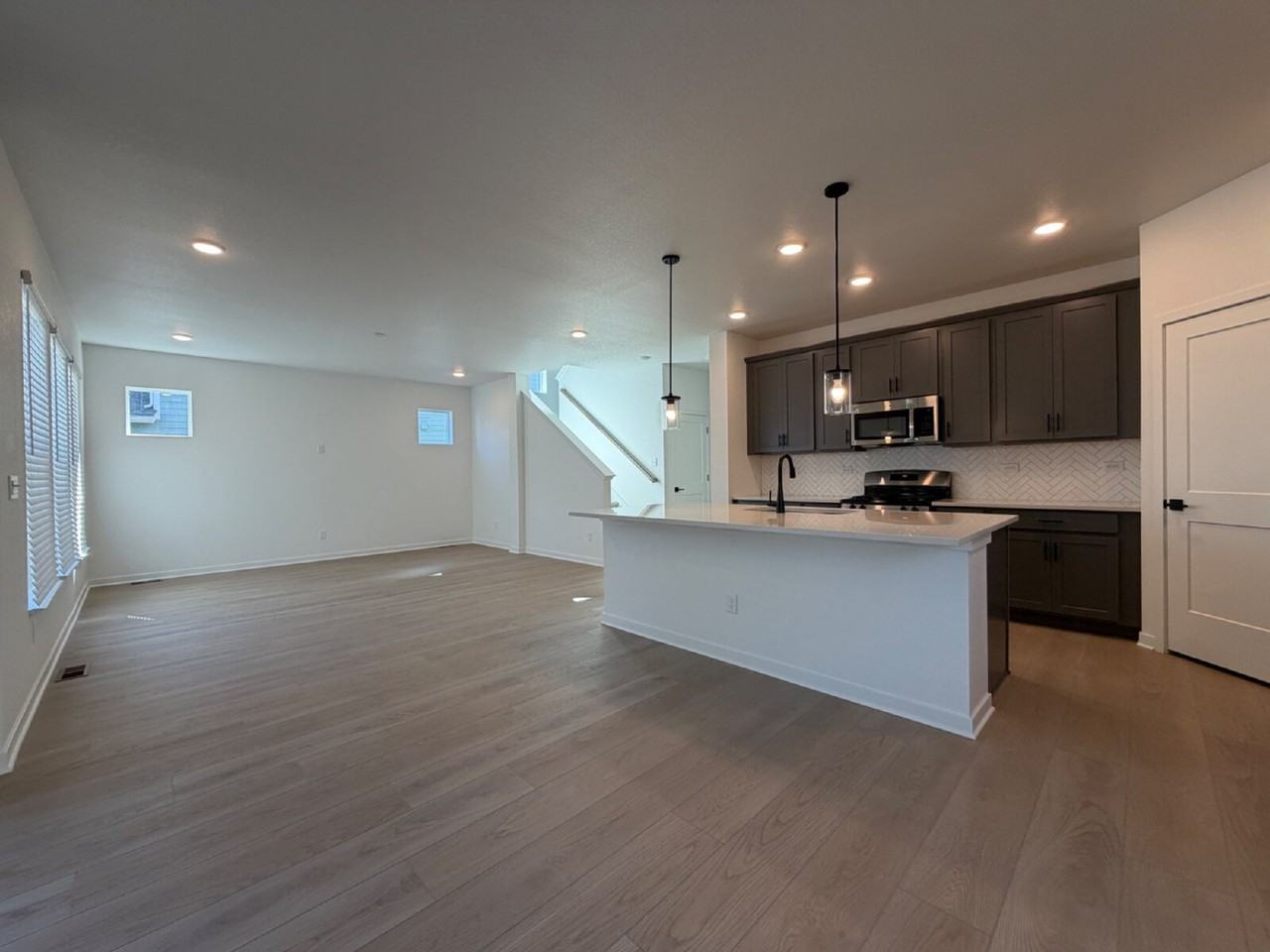 21470 E 58th Ave - Photo 6 of 25