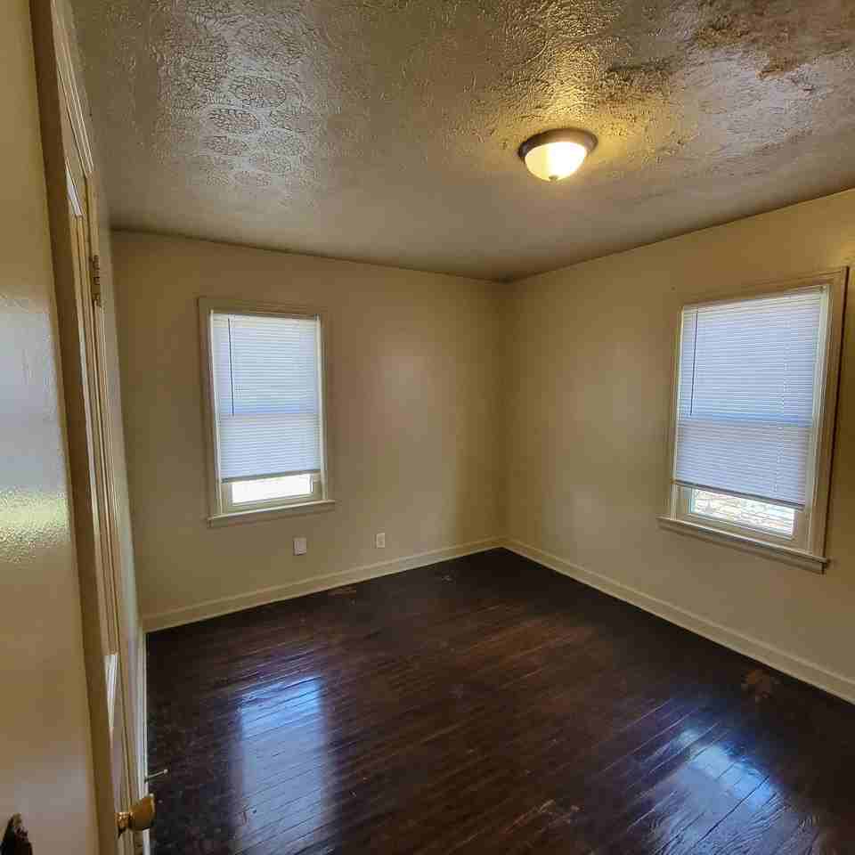 1702 Winfield Ave - Photo 4 of 6