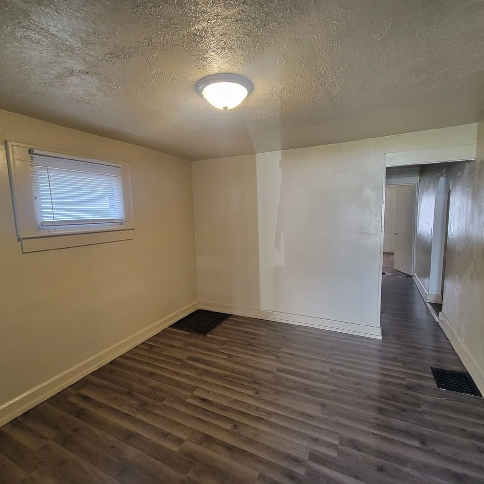 335 S Oakland Ave - Photo 7 of 7