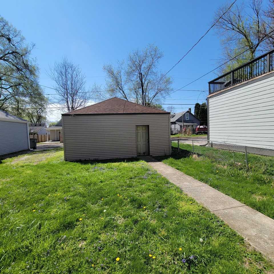 723 Lincoln St - Photo 3 of 7