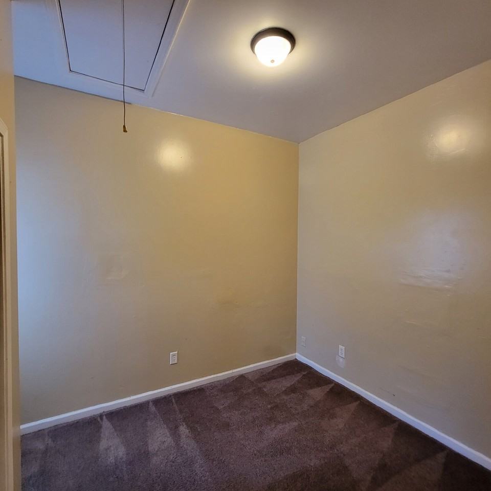 723 Lincoln St - Photo 6 of 7