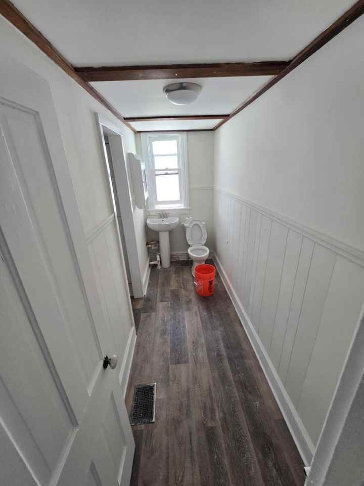 548 Nelson St - Photo 2 of 7