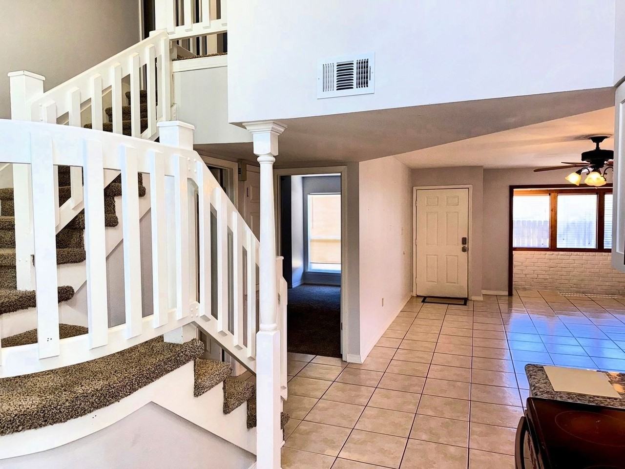 3 Hollycrest Blvd
