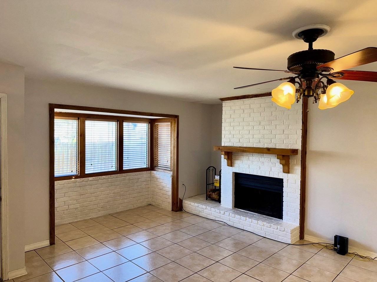 3 Hollycrest Blvd - Photo 2 of 25