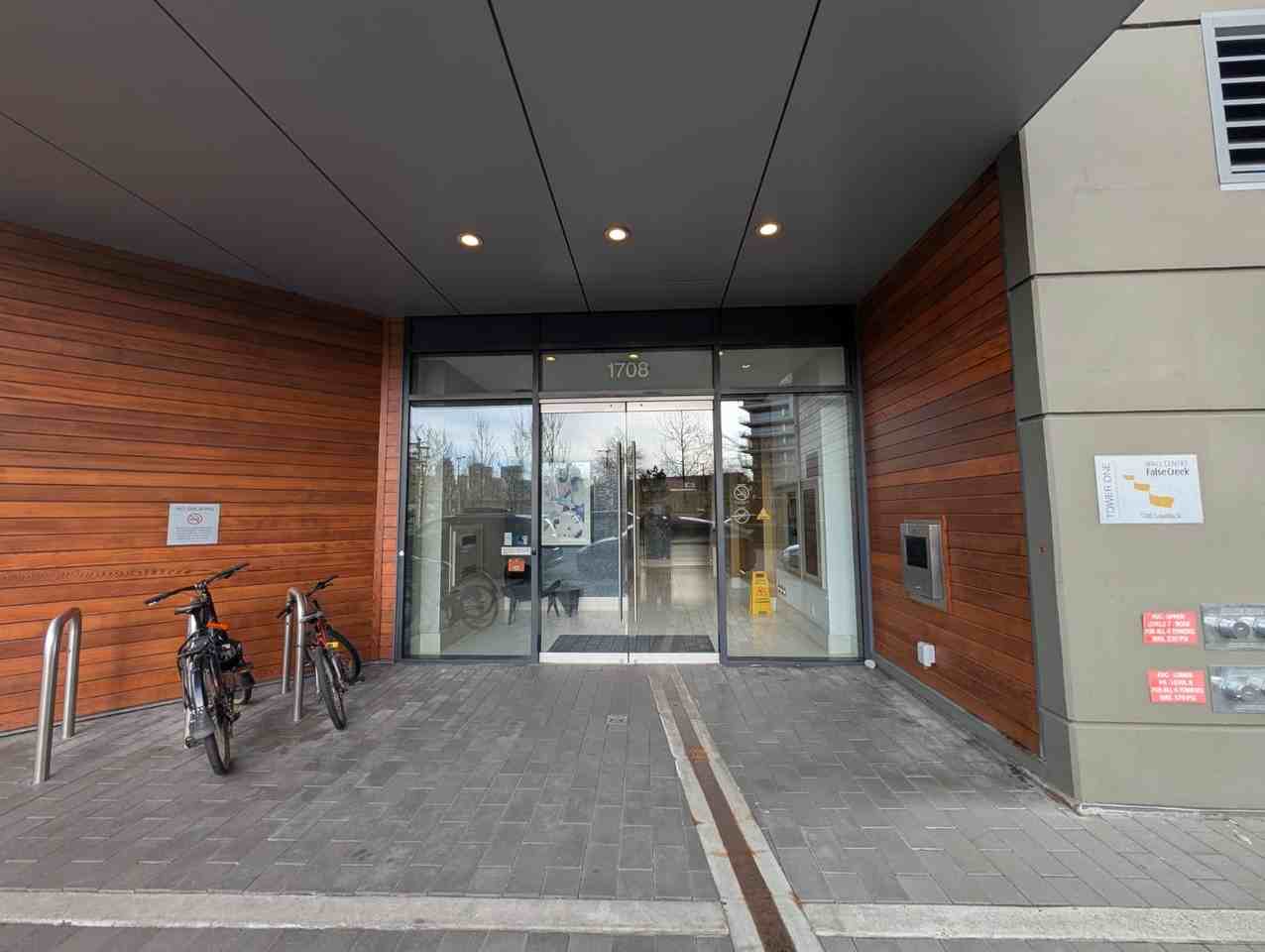 1708 Columbia St #304 - Photo 2 of 35