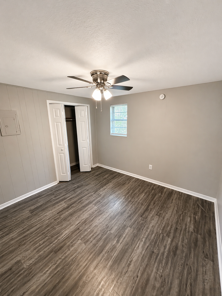 Century Square Apartments - Photo 6 of 8