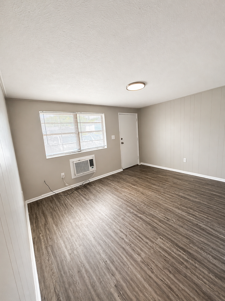 Century Square Apartments - Photo 7 of 8