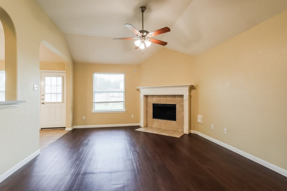 5203 Lost Cove Ln - Photo 4 of 16