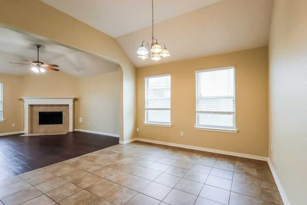 5203 Lost Cove Ln - Photo 5 of 16