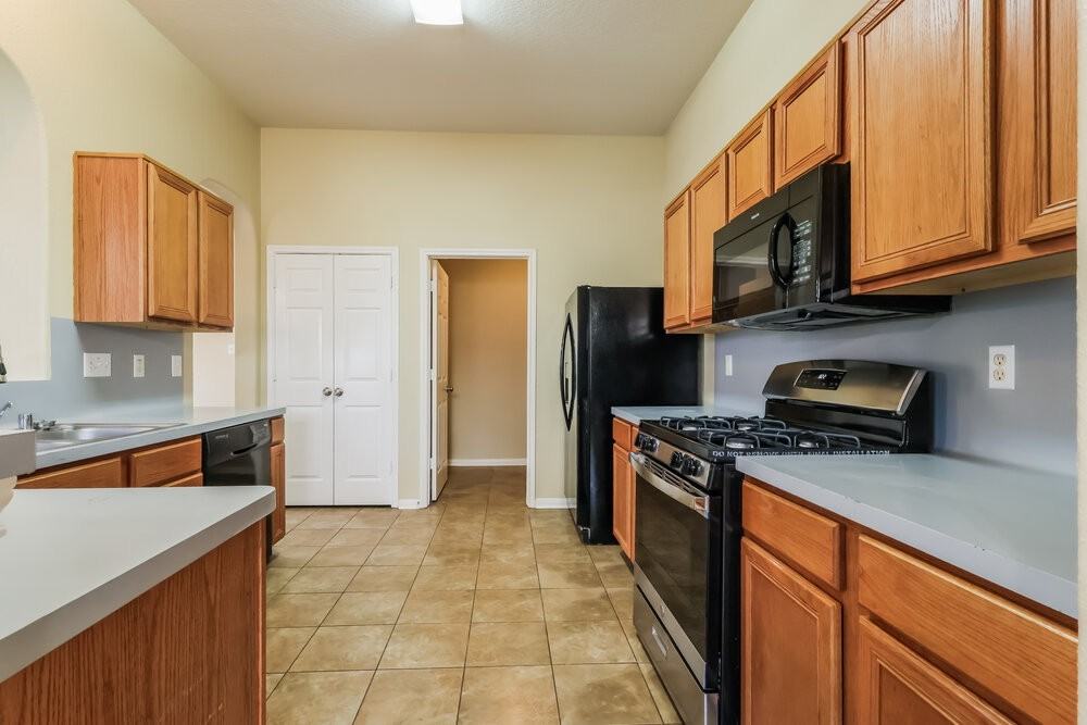 5203 Lost Cove Ln - Photo 7 of 16