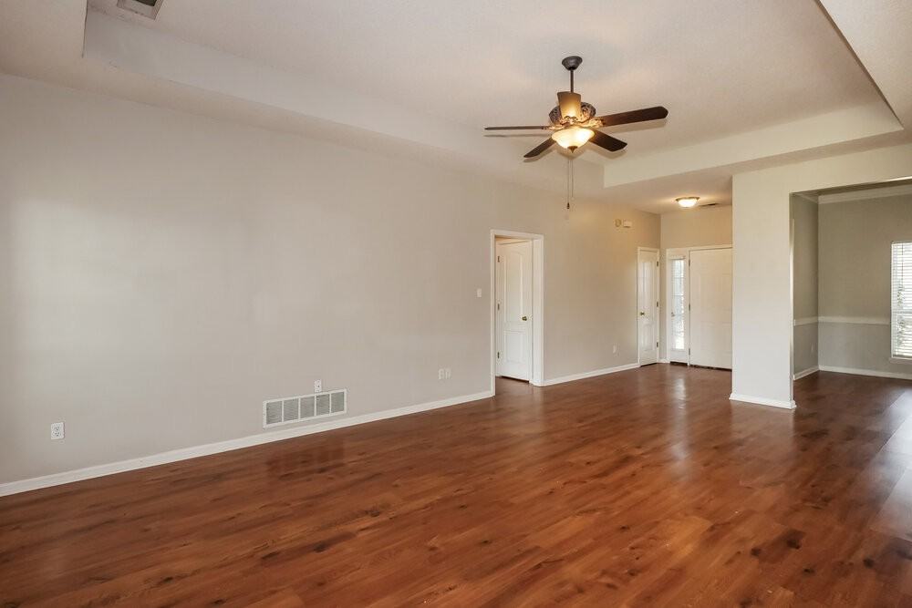 8426 Linda Shore Cv - Photo 4 of 16