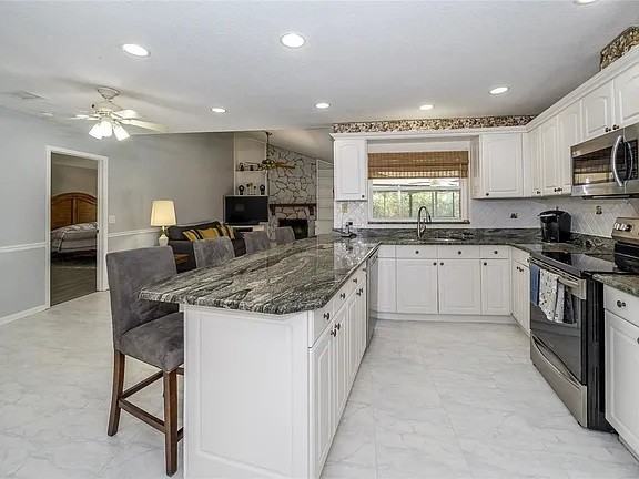 9403 Bellhaven St - Photo 5 of 12