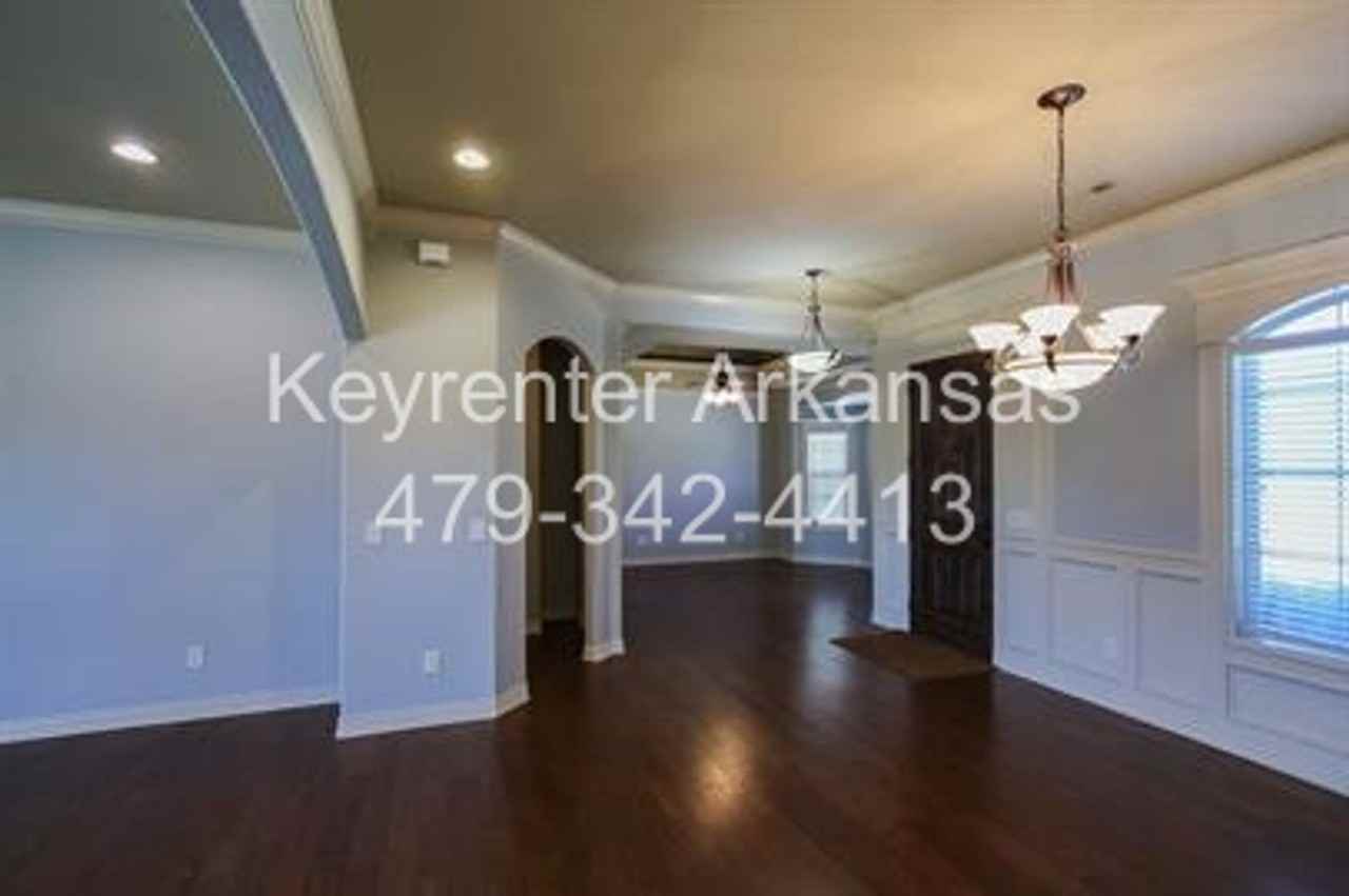 2703 Sw Joshua Ave - Photo 2 of 22