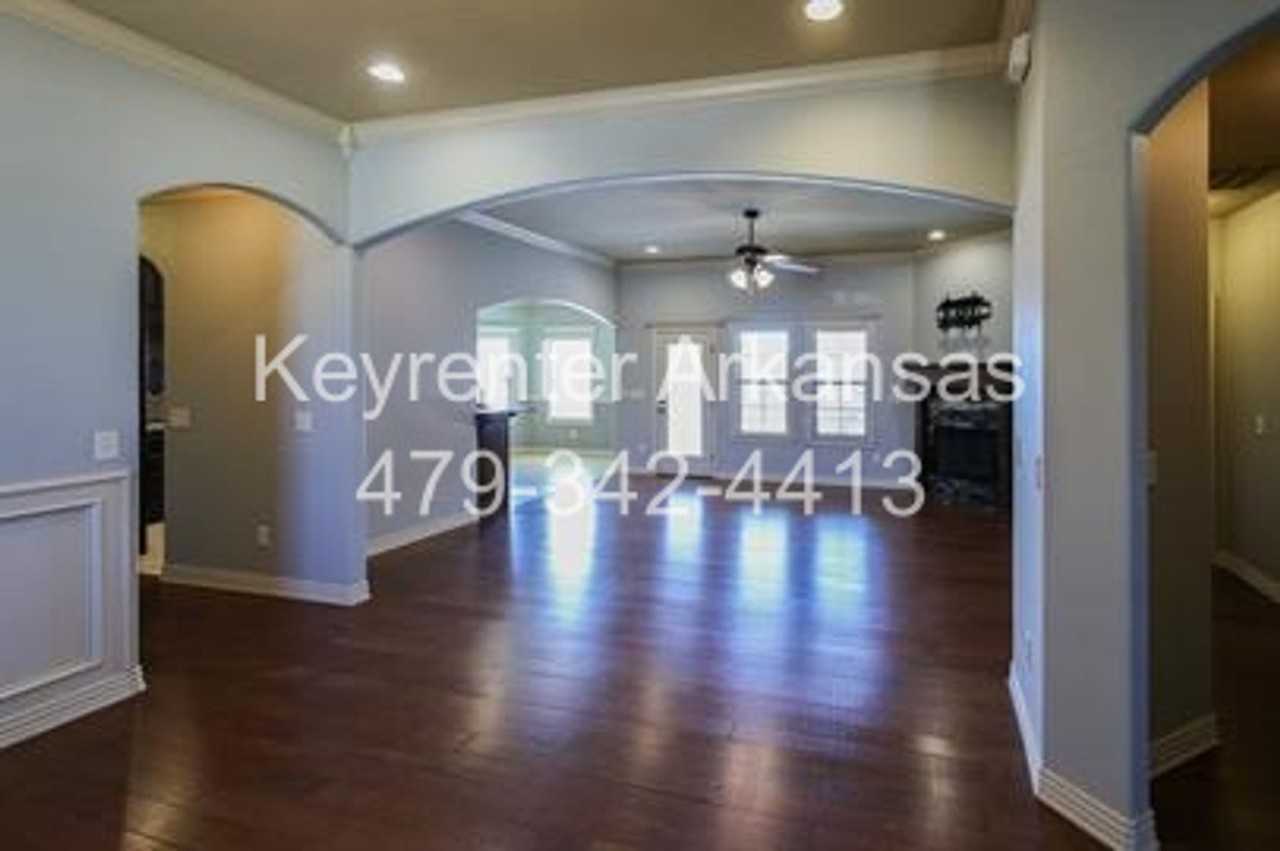 2703 Sw Joshua Ave - Photo 3 of 22