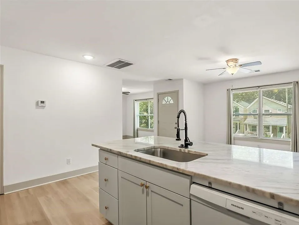 1714 Le Grand St #B - Photo 5 of 21