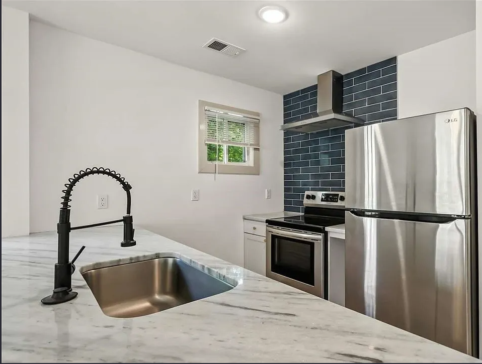 1714 Le Grand St #A - Photo 6 of 21